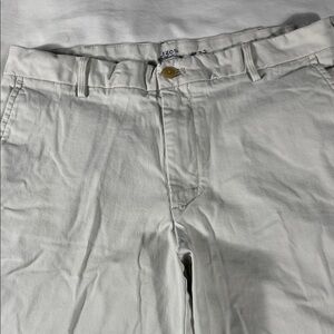 Izod mens white Saltwater Stretch flat front 9" inseam chino shorts - size 32